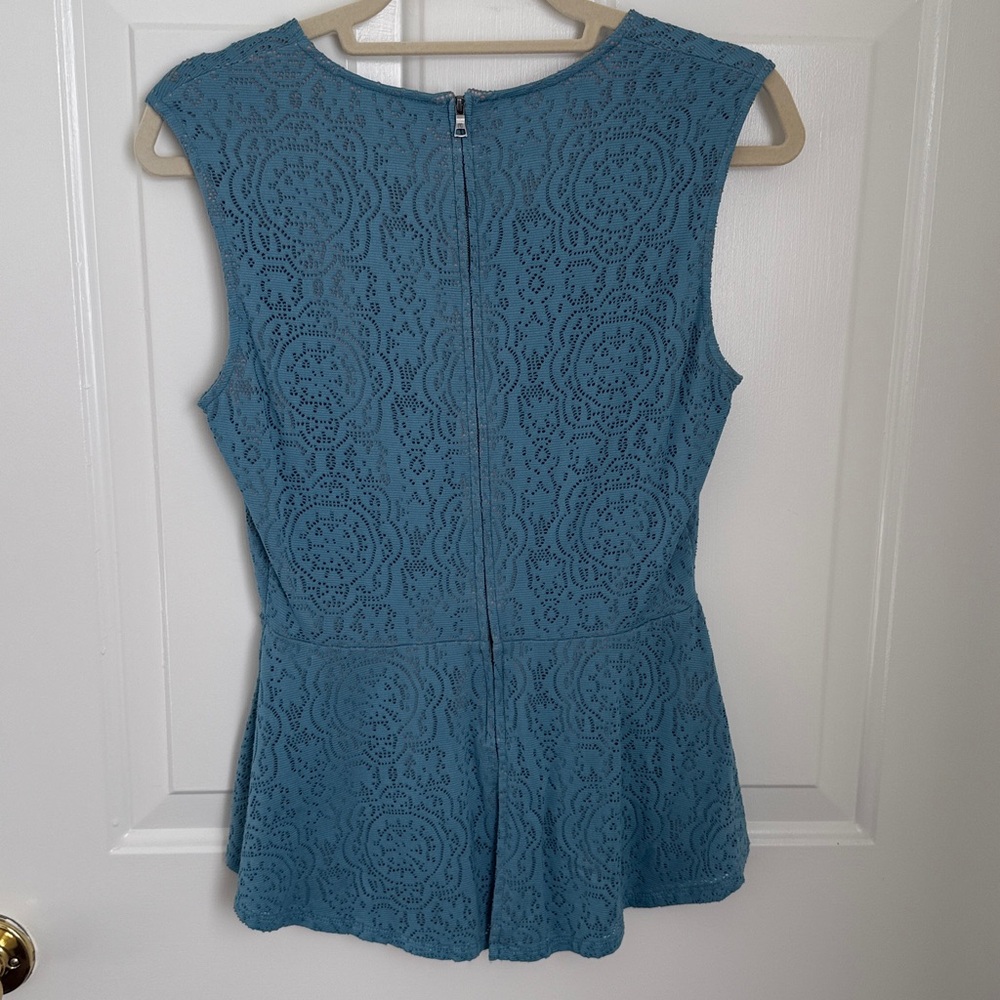 BCBGMaxAzria Teal Blue Lace Peplum Sleeveless Blouse - Size Medium - Picture 4 of 8